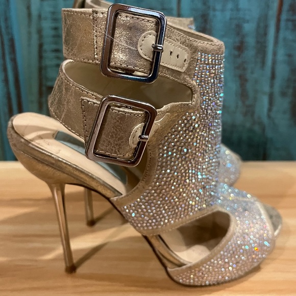 High Heels - Picture 3 of 10